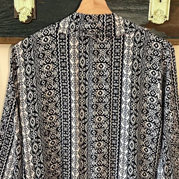 2/$25 Forever 21 Black and White Print Kimono Style Blazer Size Large - Picture 11 of 14